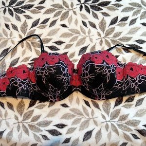 La Vie En Rose Strapless Bra